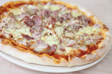 Pizza ham and mushroom
