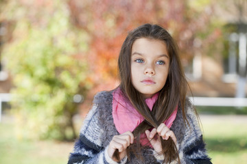 Beautifal little girl in the autumn park