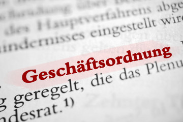 Geschäftsordnung - roter Text, pastel rote Markierung
