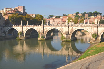 Fototapeta na wymiar Malowniczy widok na most Świętego Anioła w Rzymie, Włochy 