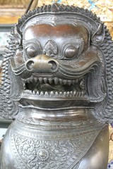 Fototapeta premium Phra Borom Maha Ratcha Wang - Grand Palace statue