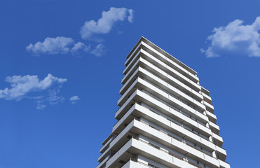 青空とマンション