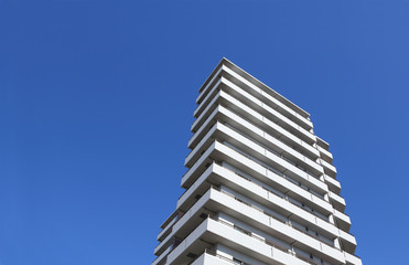 青空とマンション