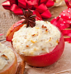 Baked apples with honey cream cheese, raisins and nuts