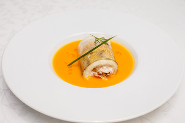 Plate roll fish sauce