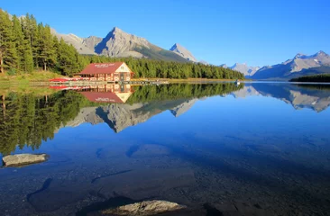 Schilderijen op glas Maligne-meer in het nationaal park Jasper, Alberta, Canada © donyanedomam