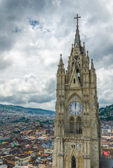 Fototapeta na wymiar Basilica del Voto Nacional, Quito, Ecuador