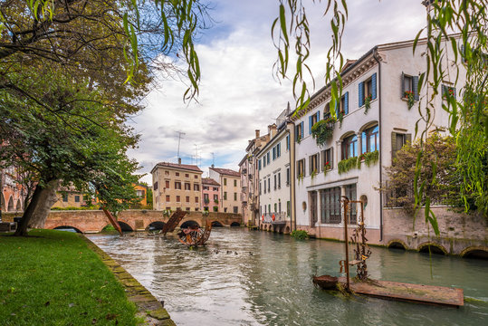 Treviso - sculptures in water