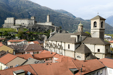 Obraz premium The Collegiate Church and fort Castelgrande at Bellinzona on the