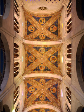 Boveda de la catedral de Lucca, Italia