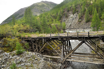 Fototapeta na wymiar The old bridge in the mountains.