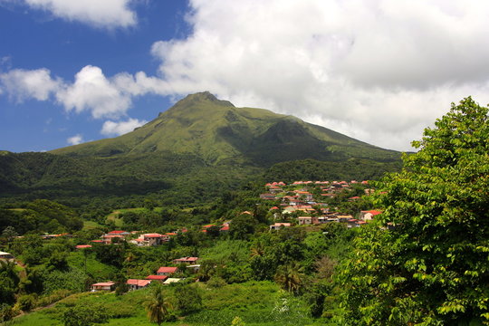 La Montagne Pel&eacute;e