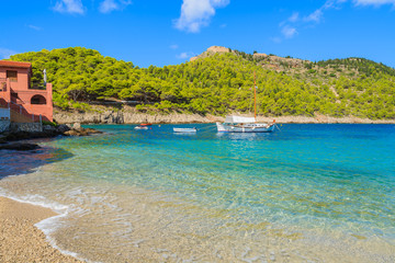 Obraz premium Widok na wioskę Assos i piękne morze, wyspę Kefalonia
