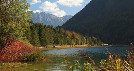Naklejka premium Ferchensee im Herbst