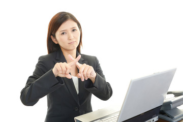 禁止の意思表示をするOL