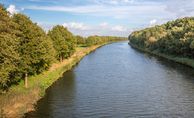 Fototapeta na wymiar Curved canal in autumn
