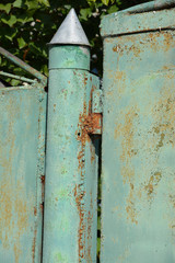 Крашеный ржавый металл