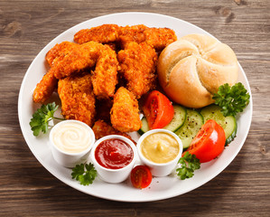 Grilled chicken nuggets and vegetables