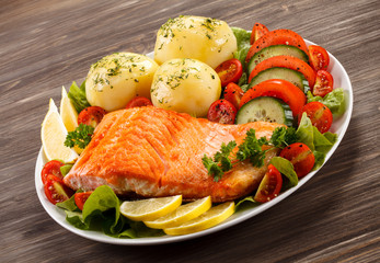 Grilled salmon and vegetables