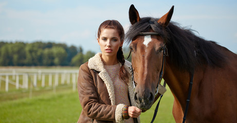 Obraz premium An attractive young woman with a horse