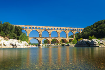 Pont du Gard Brücke altes römisches Aquädukt in der Nähe von Nimes