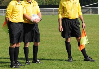 les trois arbitres au foot