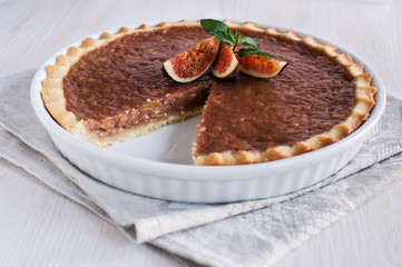 caramel tart with figs