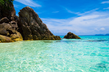 Naklejka premium Idyllic Island Rocky Bay