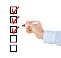 Checkliste mit Hand und Stift