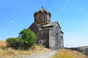 Fototapeta na wymiar Армения, церковь 11 века рядом с крепостью Амберд