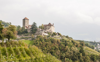 Fototapeta na wymiar Meran, Dorf Tirol, Schloss Tirol, Vinschgau, Südtirol, Italien