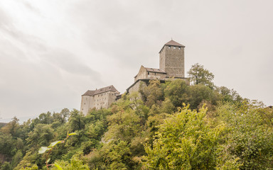 Fototapeta na wymiar Südtirol, Schloss Tirol, Dorf Tirol, Vinschgau, Meran, Italien