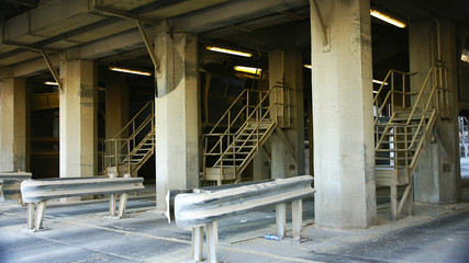 Interior de silo de almacenamiento en el puerto de Barcelona