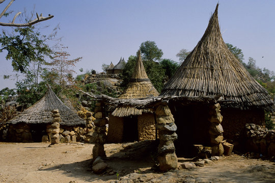 alloggi tipici popolazione maga tribu del nord camerun
