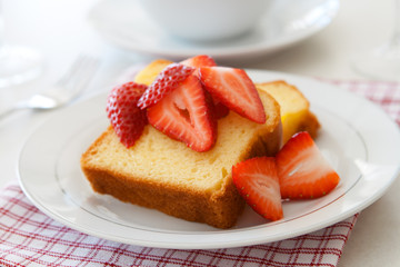 Pound Cake with Strawberries
