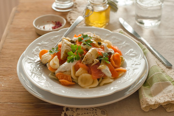 Tricolor pasta salad with smoked salmon and artichokes