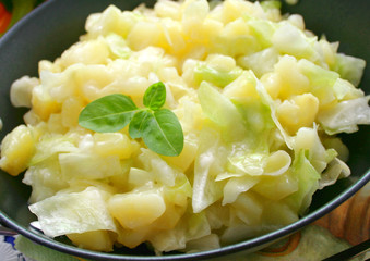 Kartoffelsalat mit Kohl