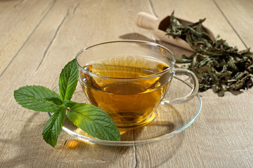 te' con foglie di menta