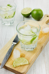 Water with ice and limes