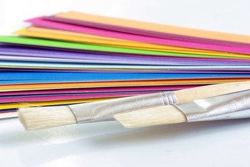 Pinsel und Farbmuster