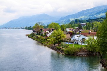 Fototapeta na wymiar Village on the coast of Zurich lake
