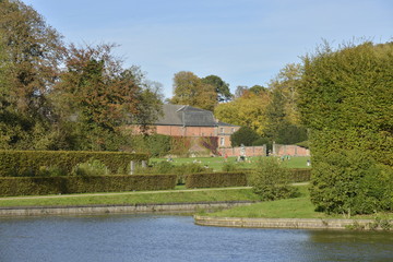 Obraz premium L'étang du Moulin et le parc d'Enghien