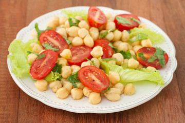 salad with chickpea