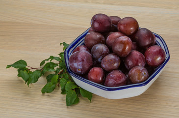 Plums in the bowl