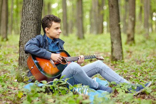 Teenager guitarist