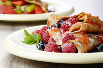 Crepe raspberry mint