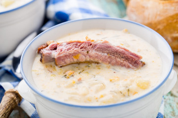 Cheese soup with smoked ribs