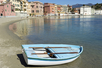 Fototapeta na wymiar Boot in der Baia del Silenzio,Sestri Levante,Ligurien,Italien