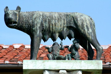 Roman sculpture Romulus and Remus, Pisa