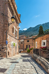 Fototapeta na wymiar Typical lane in the mountain village of Fornalutx